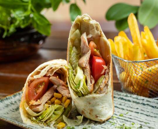 Burrito cu piept de pui disponibil în Florești la Atelierul de Pizza în locație sau prin livrare