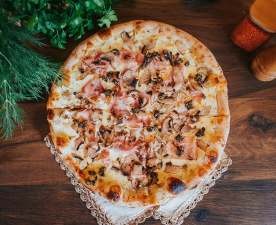 Pizza con tartufo e prosciutto cotta livrare Florești și Cluj-Napoca