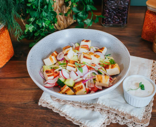 Salată cu halloumi la grill livrare Florești și Cluj-Napoca